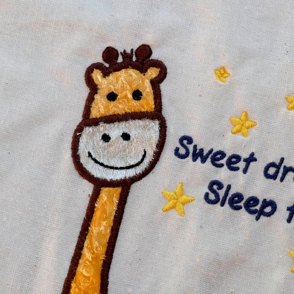 Organic sleepsuit with embroidered giraffe
