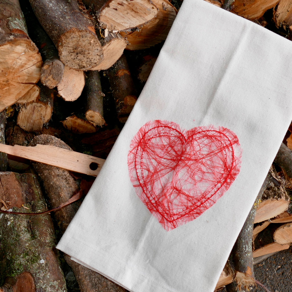 ....Red Heart Tea Towel - 100% Organic Cotton ..Joli coeur rouge Torchon - 100% coton bio....