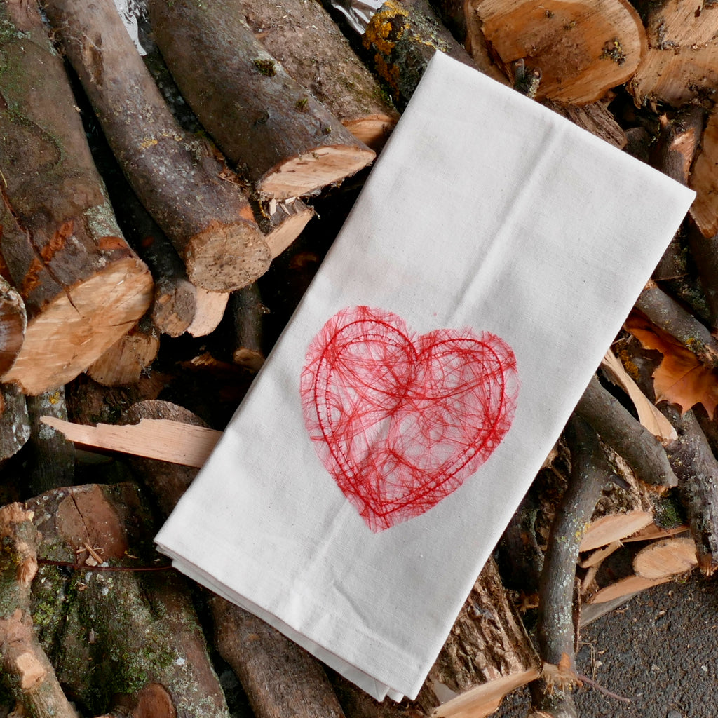 ....Red Heart Tea Towel - 100% Organic Cotton ..Joli coeur rouge Torchon - 100% coton bio....